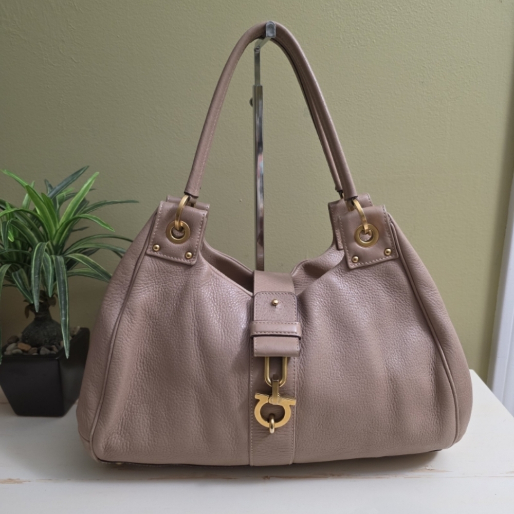 Salvatore Ferragamo | Pinkish Beige Pebbled Leather Shoulder Bag